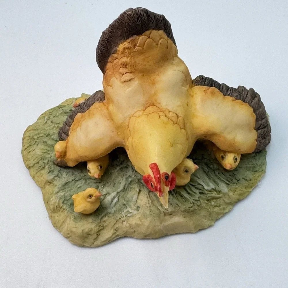 Lowell Davis (3) Chickens She Lay Low, Peep Show Chicks, Goldie And Peeps Schmid